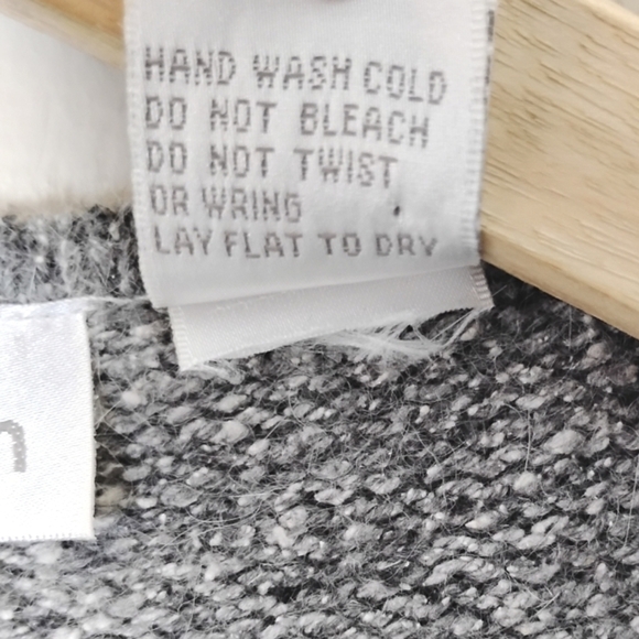 Vintage Dressbarn Silk Angora Cardigan M Gray Floral Embroidered Beaded Sweater - Picture 7 of 7